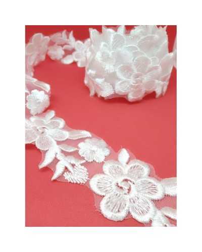 Passementerie de fleurs sculptées brodées blanches de 45 mm de haut