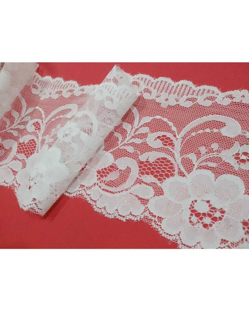 Soft Raschel Lace With White Scalloped Flowers 10 Cm High