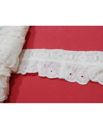 Curled Sangallo Lace With Cream Passanastro 4 Cm High