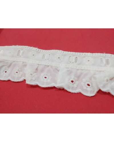 Curled Sangallo Lace With Cream Passanastro 4 Cm High