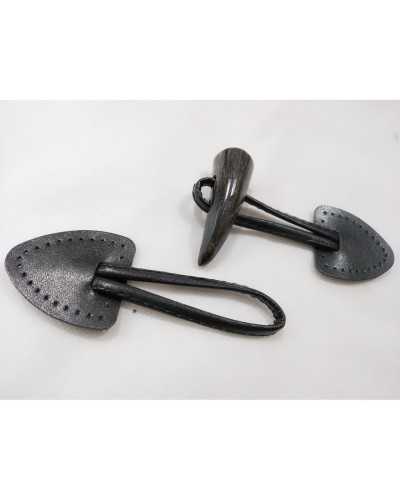 Alamaro in EcoPelle Nero con Corno Marrone Scuro Alto 5 Cm