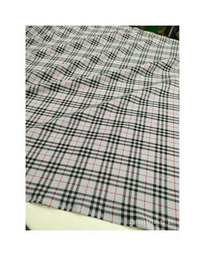 Tela Confort De Tartán Base Diagonal Gris Con Raya Roja Cuadro Negro