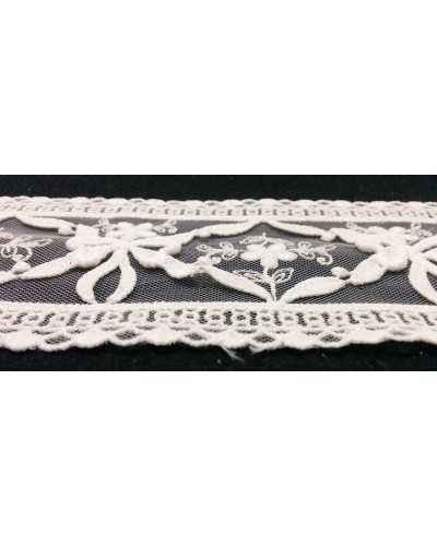 Scalloped Lace Tulle lace Raised bow 8 cm high ivory