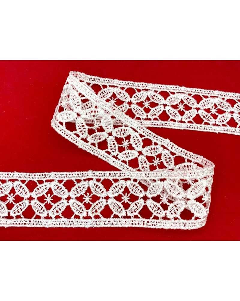 Passamaneria Macramè pizzo ricamato tramezzo bianco modello fiore alto 4 cm taglio da 8,80 metri