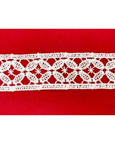 Passamaneria Macramè pizzo ricamato tramezzo bianco modello fiore alto 4 cm taglio da 8,80 metri