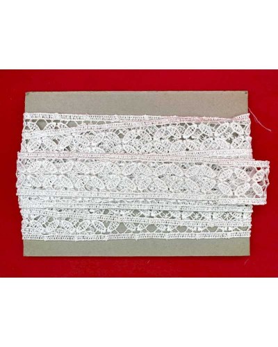 Passamaneria Macramè pizzo ricamato tramezzo bianco modello fiore alto 4 cm taglio da 8,80 metri