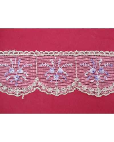 Spitzentüll Ecru mit bestickter Blume, Höhe 6 cm