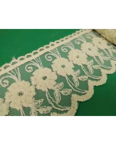 Pizzo Tramezzo Tulle Cotone Smerlato Ecrù Ricamo Fiori Rialzati Spugna  Alto 8 Cm