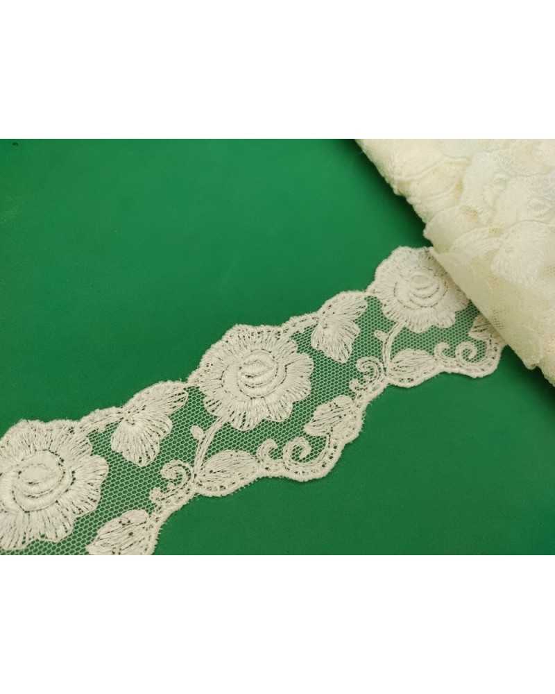 TRIMMINGS EMBROIDERED LACE ON TULLE SCALLOPED FLOWERS TIP 3 CM TALL