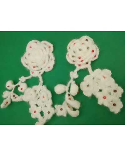 Aplicación para coser en lana blanca lechosa más abalorios 15x10 cm