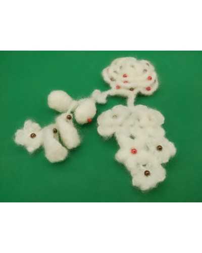 Application couture de laine blanc laiteux plus perles 15x10 cm