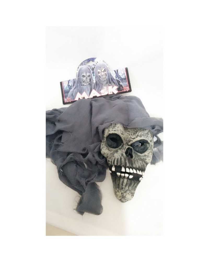 Totenmaske mit grauem Stoff
