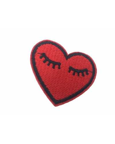 Anwendung Aufnäher zum Aufbügeln, gesticktes Herz, rote Wimpern, 4,5 x 4 cm