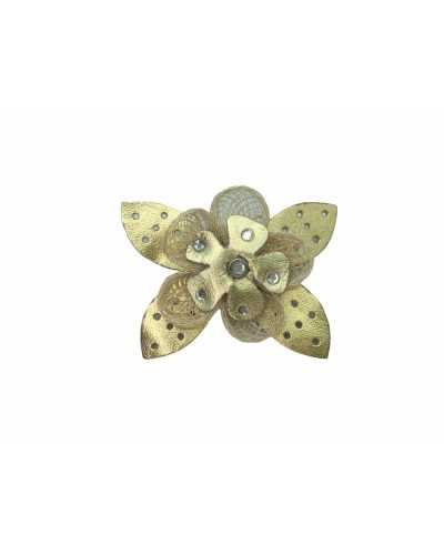 Brosche Applikation, modisches Kunstleder, perforierte Blumen, Strasssteine, 5 x 4 cm