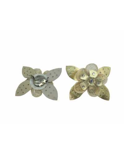 Brosche Applikation, modisches Kunstleder, perforierte Blumen, Strasssteine, 5 x 4 cm