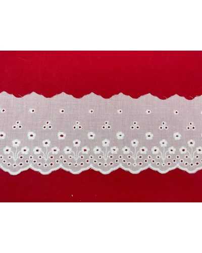 Besätze, weiße Sangallo-Spitze, bestickter Blumenstrauß, gewellte Spitze, 7 cm hoch