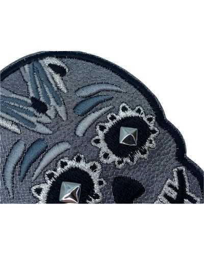 Aufnäher zum Aufbügeln, Totenkopf, Augen, Nieten, silberne Lurex-Stickerei, 9 x 6 cm