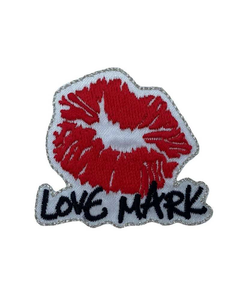 Aplicación termoadhesiva parche bordado marbet labios beso amor marca rojo blanco y negro 45x45 mm