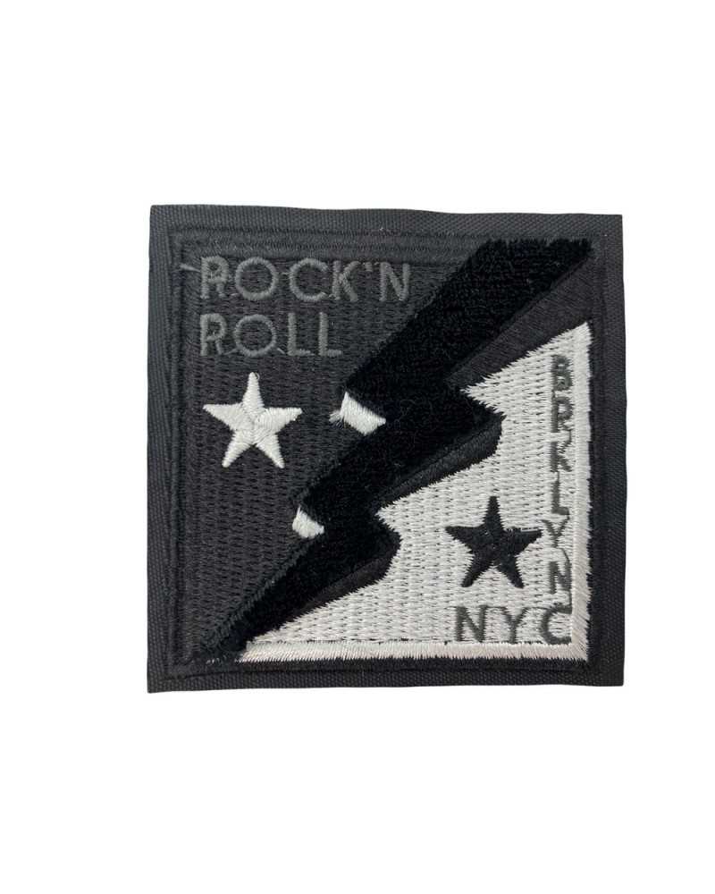 Applicazione Patch Termoadesiva Ricamo Saetta Velluto Scritta Rock Stelle Nero Bianco 6x6 Cm