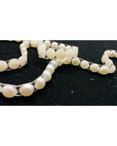 Passementerie thermocollante demi-perle en résine blanc laiteux hauteur 10 mm