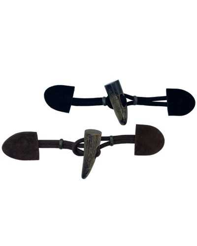 Bouton de velours alamaro 2 trous corne marbrée naturelle olivette longue 6 cm